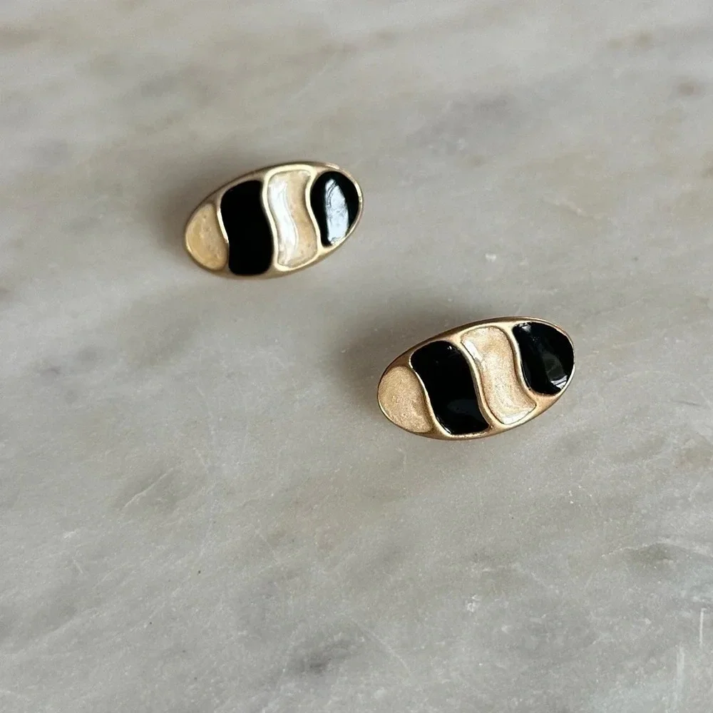 Vintage Earrings Gold Tone Black & Cream Enamel Studs